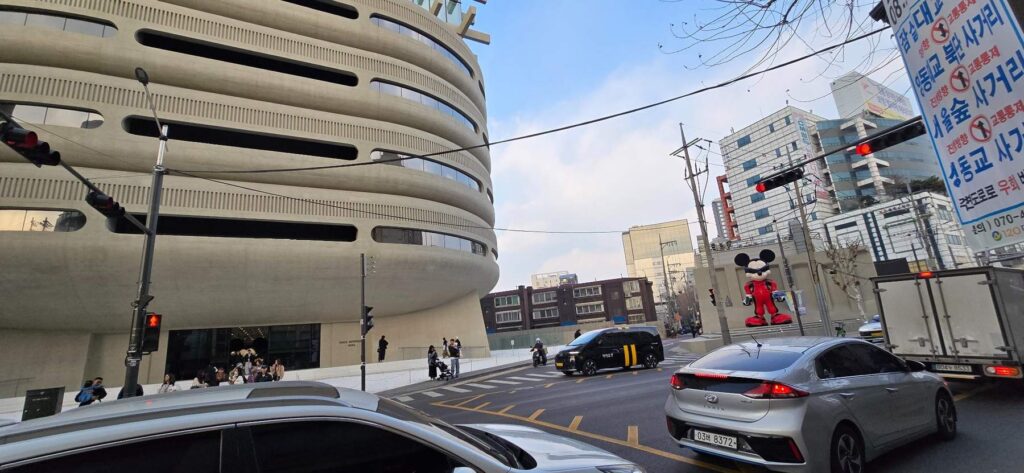젠틀 몬스터 도로뷰